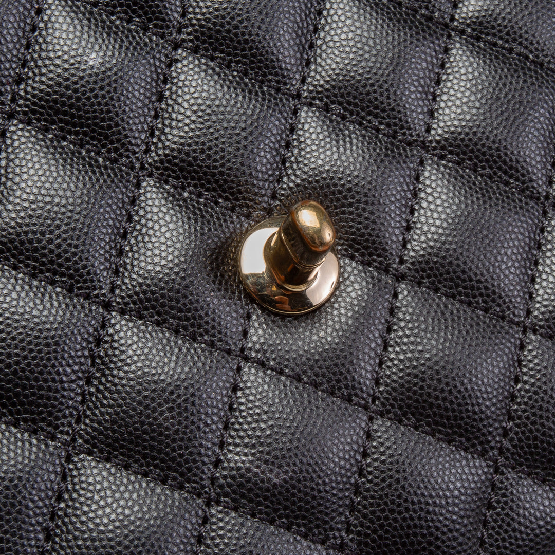 Bolso de colgajo de mango de coco de caviar chanel - negro