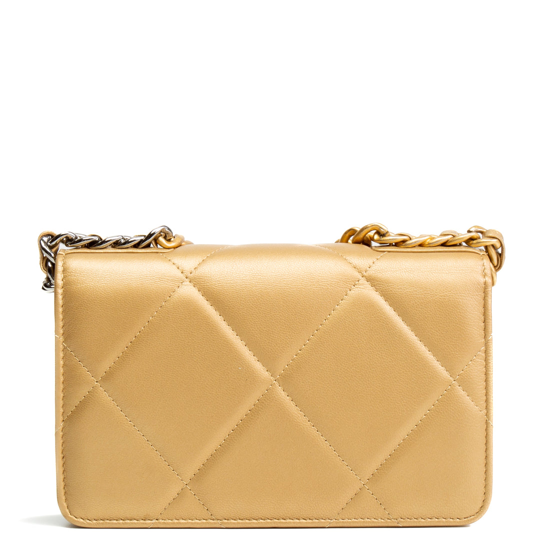 Chanel acolchado Chanel 19 woc - oro metálico