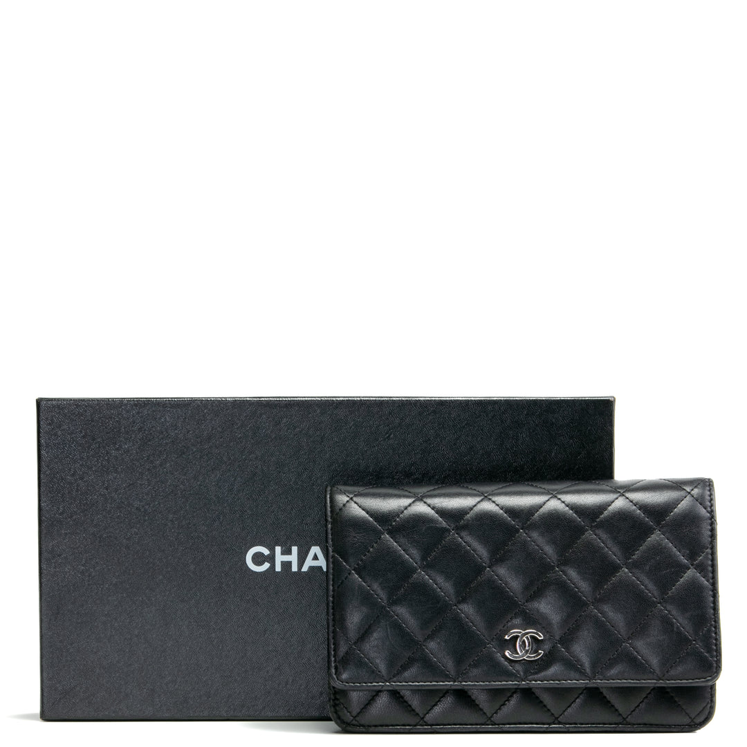 Billetera de piel de cordero de chanel en la cadena - venta final de salida negra