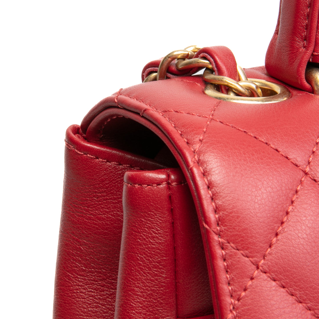 Bolsa de colgajo de mango superior de Chanel en la ciudad - rojo