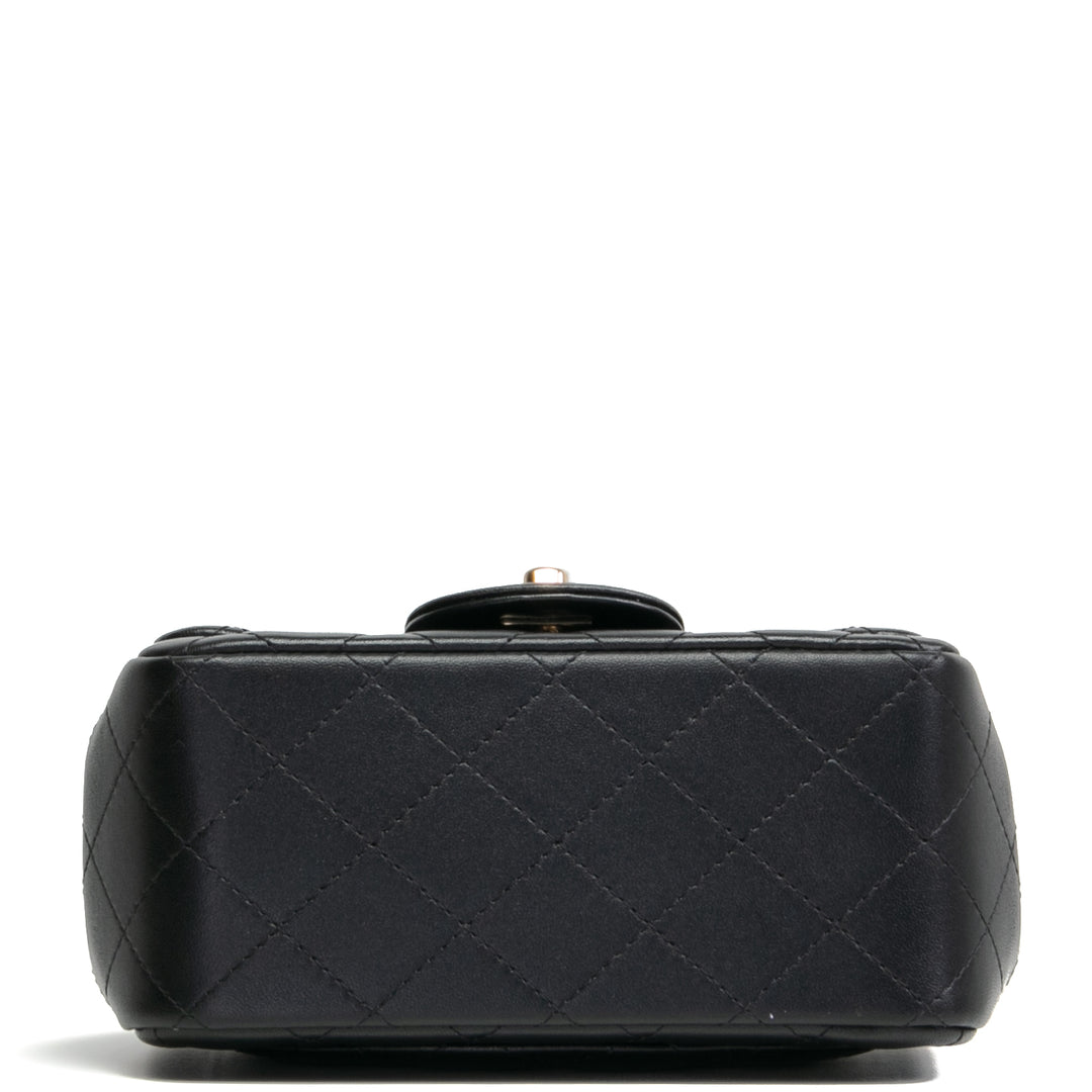 Bolsa de colgajo cuadrado de Chanel - Negro