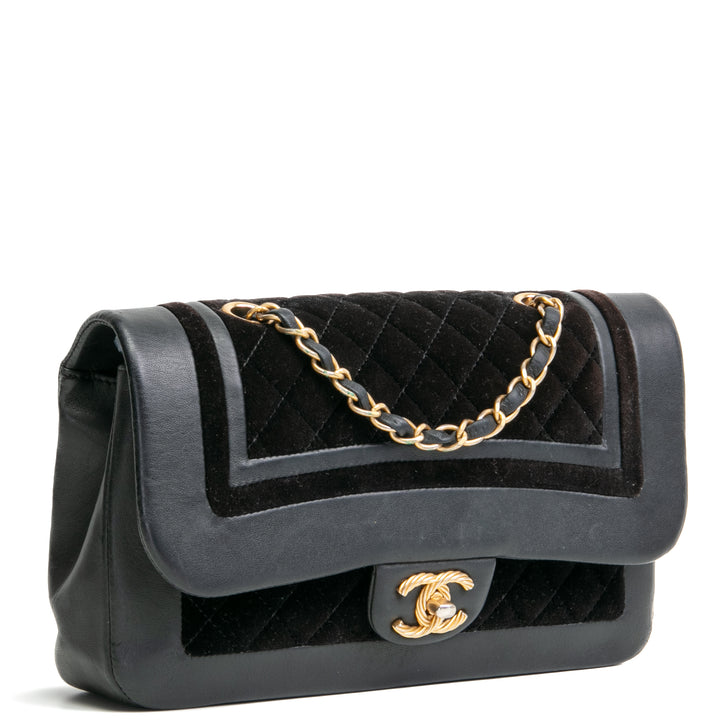 Chanel Paris -Cosmopolite Velvet & Lambsker Medium Fnap - Negro