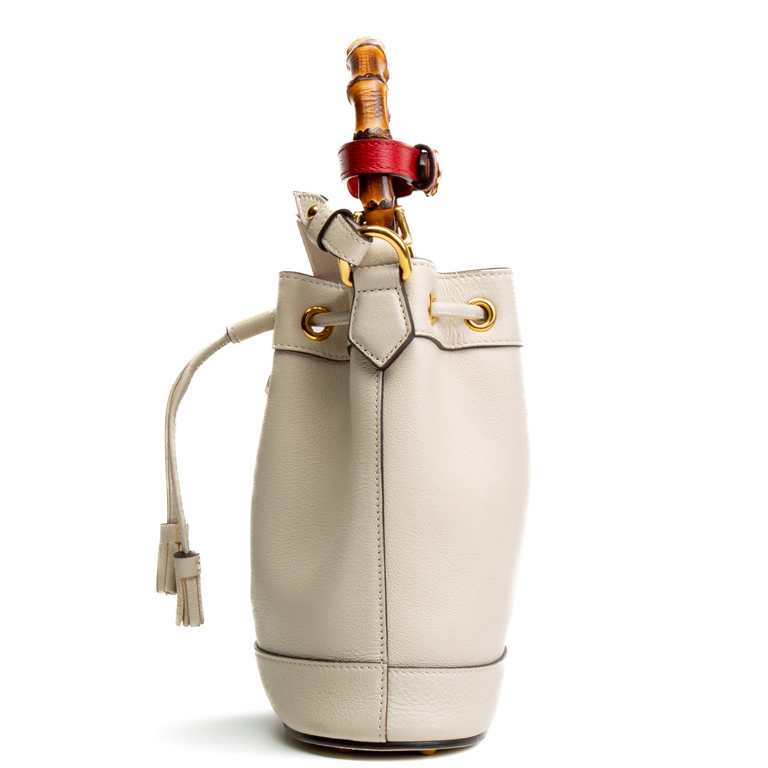 Gucci Diana Leather Double G Bamboo Mini Bucket Bag - Marfil