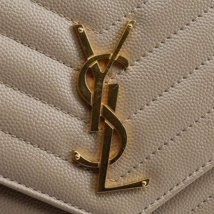 Saint Laurent Cassandre Sobre Chain Billet - Beige oscuro